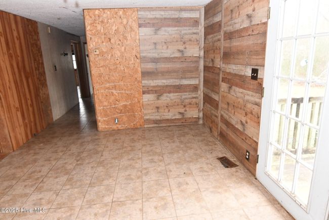 Den | Image 8
