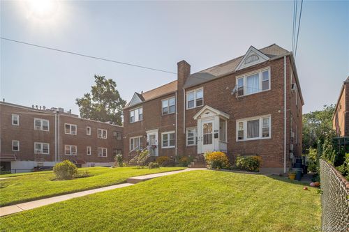 19515 Woodhull Ave, Hollis, NY, 11423-2979 | Card Image