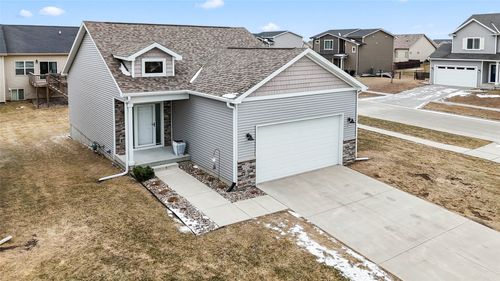 1101 Cheyenne Dr, Nevada, IA, 50201-8016 | Card Image