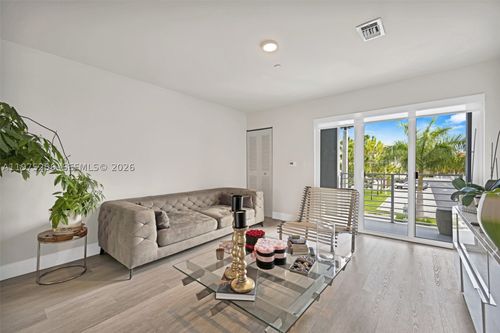 3209-2535 Ne 193rd St, Miami, FL, 33180-3471 | Card Image