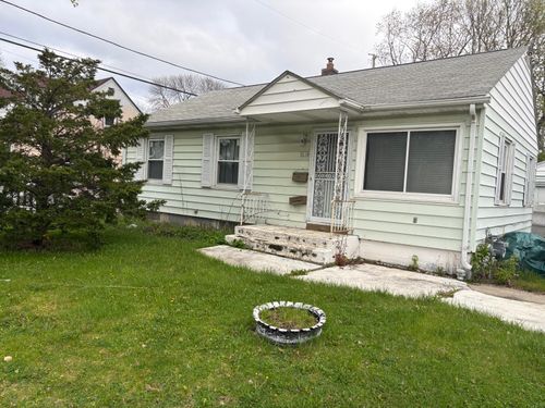 5618 W Sheridan Ave, Milwaukee, WI, 53218-3243 | Card Image