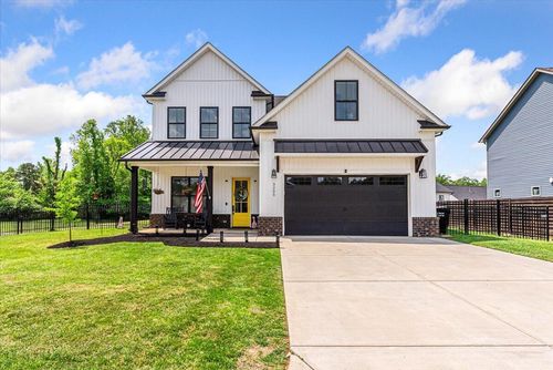 3205 Great Plains Ln, Knoxville, TN, 37931-1325 | Card Image