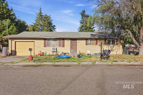 695 Nw 4th St, Ontario, OR, 97914-1736 | Card Image