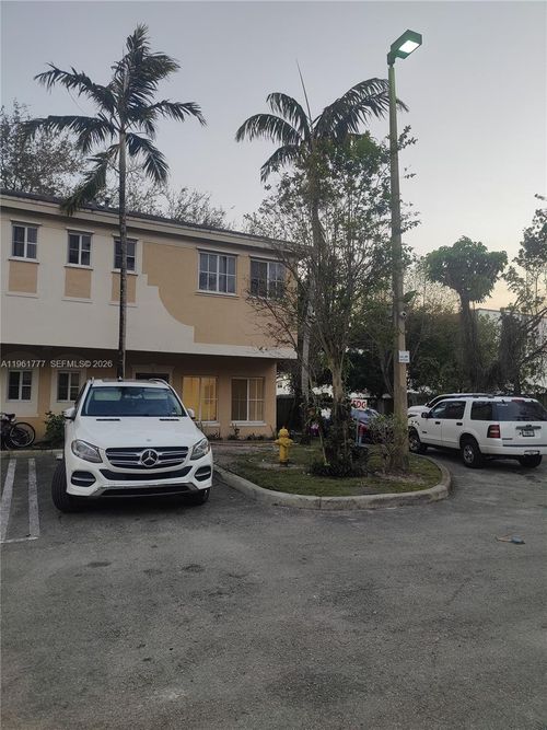 f6-3928 Sw 52nd Ave, Pembroke Park, FL, 33023-7905 | Card Image