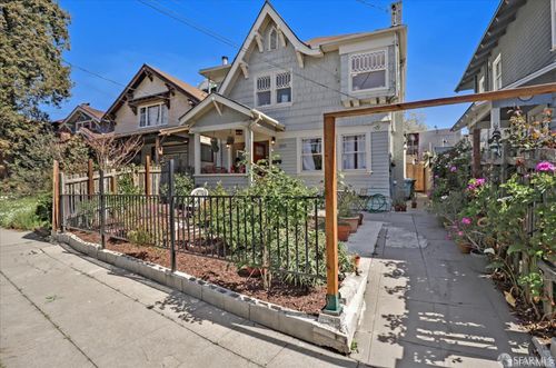 2535 Chilton Way, Berkeley, CA, 94704-2807 | Card Image