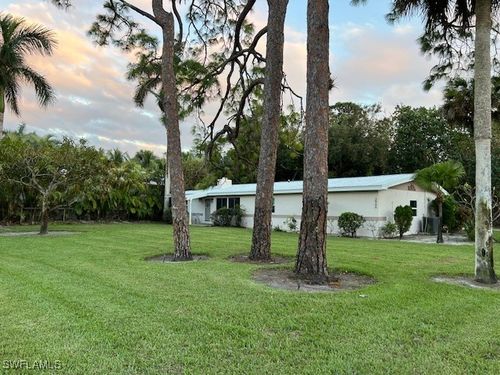 2906 Hawthorne Ct, NAPLES, FL, 34104-4312 | Card Image