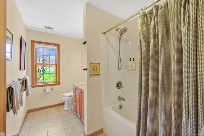 Full Bathroom | Image 26