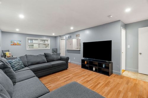 20-20 Mason Ct, Amesbury, MA, 01913-1006 | Card Image