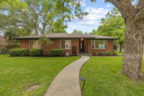 607 Short St, Smithville, TX, 78957-1540 | Card Image