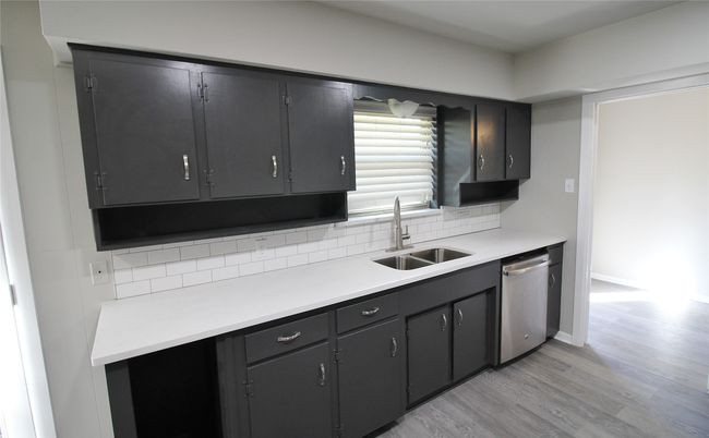 111 S 1 St St, House other with 3 bedrooms, 2 bathrooms and null parking in Midlothian TX | Image 6