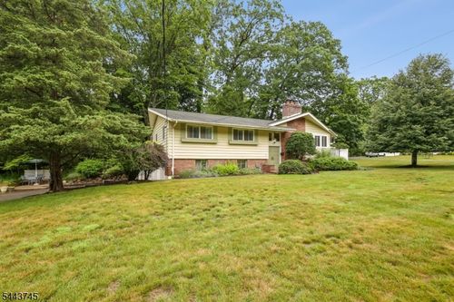5 The Gln, Cedar Grove, NJ, 07009-1517 | Card Image