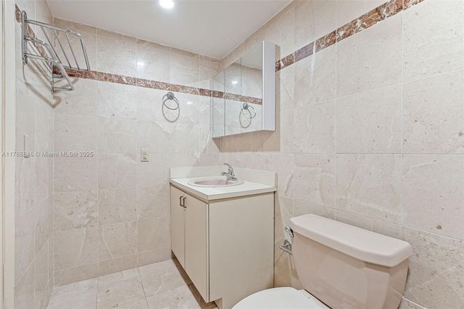 2B - 77 Crandon Blvd, Condo with 1 bedrooms, 2 bathrooms and null parking in Key Biscayne FL | Image 23