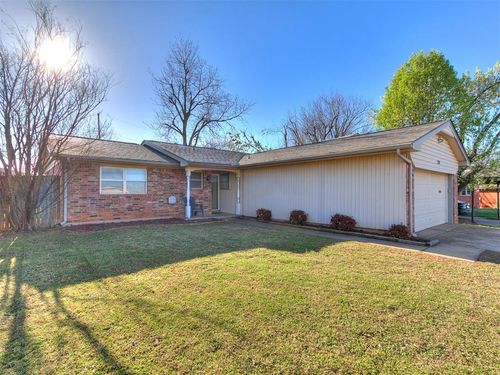 124 Oakside Drive, Moore, OK, 73160 | Card Image