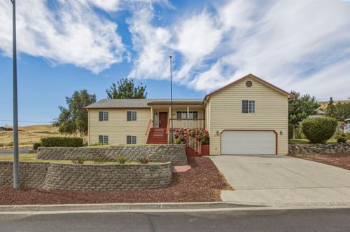 2801 W 46th Ave, Kennewick, WA, 99337-2604 | Card Image