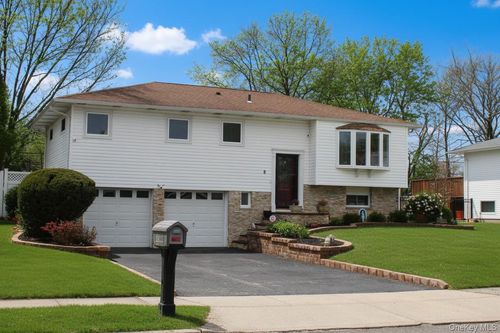 8 Mulberry Dr, Smithtown, NY, 11787-3109 | Card Image