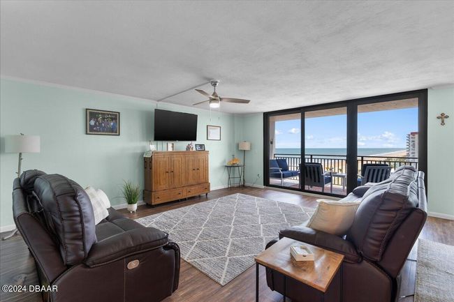 Living Room and South Balcony | Image 13