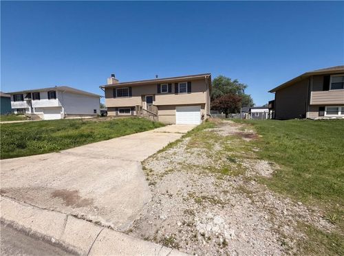 231 Downey Dr, Wellsville, KS, 66092-8514 | Card Image