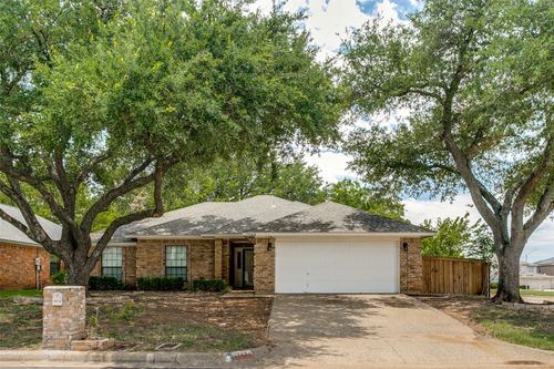 7604 Blossom Dr, Fort Worth, TX, 76133-7906 | Card Image