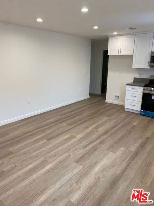 6909-6911 Agnes Avenue, North Hollywood, CA, 91605 | Card Image