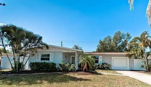 2705 Southern Pkwy W, BRADENTON, FL, 34205-2927 | Card Image