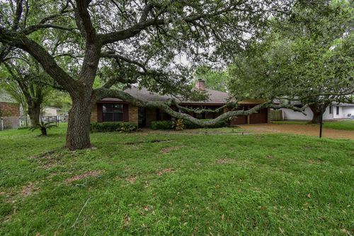 718 Partridge Ln, Eagle Lake, TX, 77434-3214 | Card Image