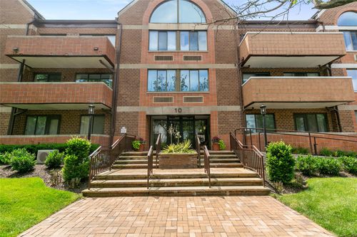 apt-2g-10 Canterbury Rd, Great Neck, NY, 11021-2611 | Card Image