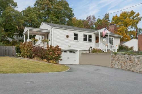 218 Myrtle St, Ashland, MA, 01721-1214 | Card Image