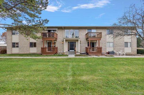 2931 Seymour Lake Rd, Oxford, MI, 48371-4202 | Card Image