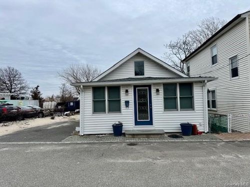 9 Greenwich Ave, Bayville, NY, 11709-2316 | Card Image