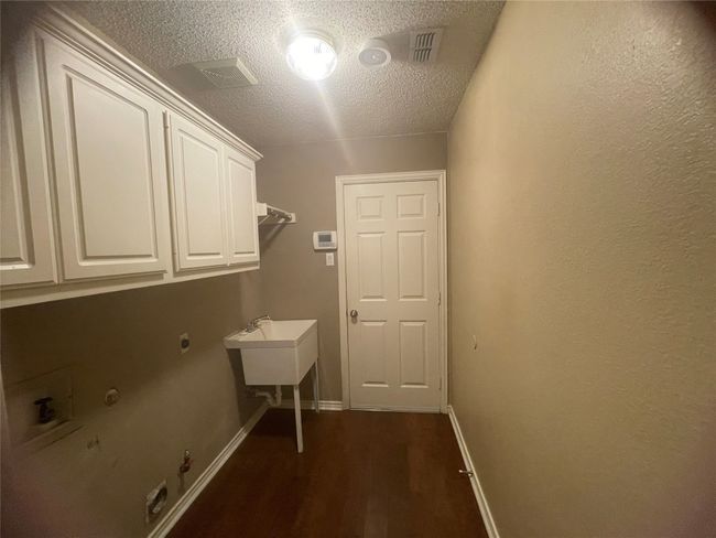 9506 Windy Hollow Dr, House other with 4 bedrooms, 3 bathrooms and null parking in Irving TX | Image 23