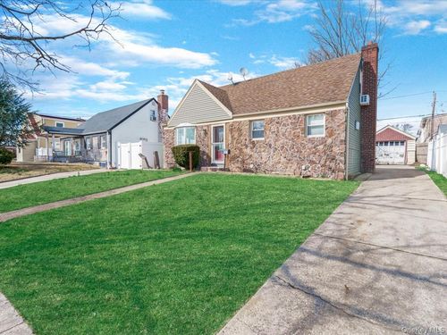 215 Hathaway Ave, Elmont, NY, 11003-2003 | Card Image