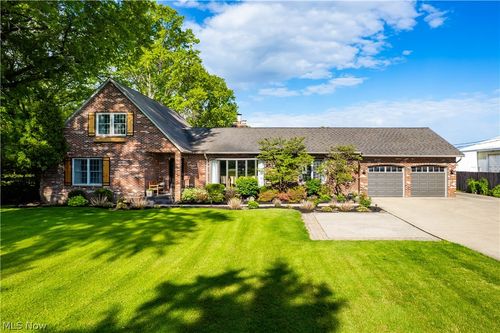 4802 Center Rd, Avon, OH, 44011-2357 | Card Image