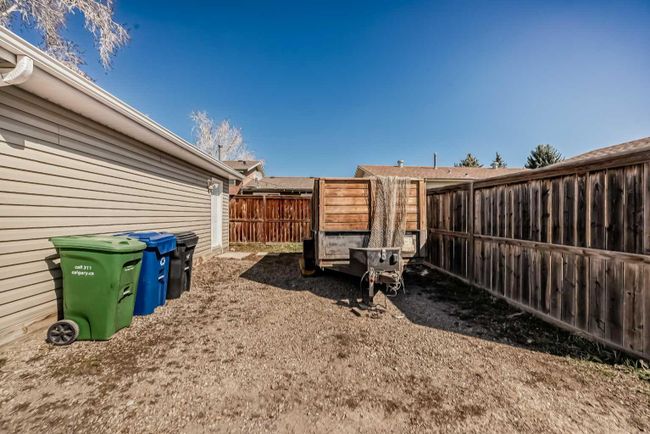 195 Pinecliff Way Ne, Home with 3 bedrooms, 2 bathrooms and 4 parking in Calgary AB | Image 36
