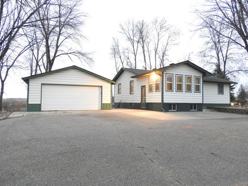 724 6th St N, Winsted, MN, 55395-1032 | Card Image