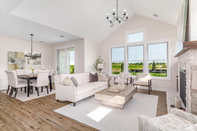 Living Room to Kitchen | Image 4