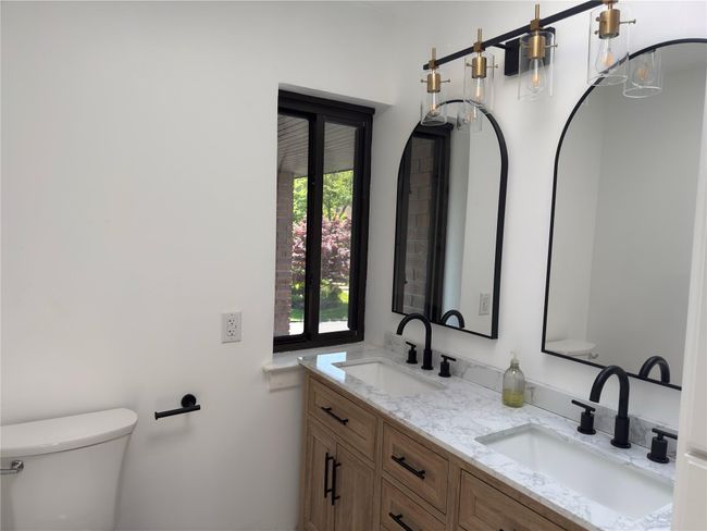 FULL PRIMARY MASTER BATH | Image 12