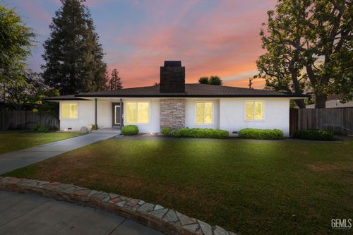 2330 Myrtle St, Bakersfield, CA, 93301-3321 | Card Image