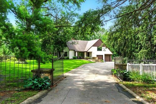 141 Pershing Rd, Waterloo, IA, 50701-4048 | Card Image