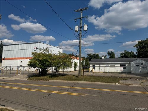 20720 Tuck Rd, Farmington Hills, MI, 48336-5345 | Card Image