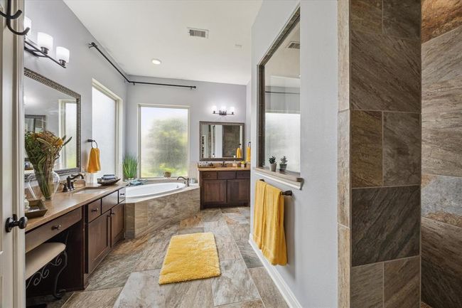 3931 Desert Rose Ct, House other with 5 bedrooms, 7 bathrooms and 3 parking in Manvel TX | Image 16