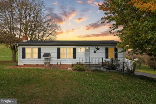 2121 Stauffer Rd, SEVEN VALLEYS, PA, 17360-8538 | Card Image