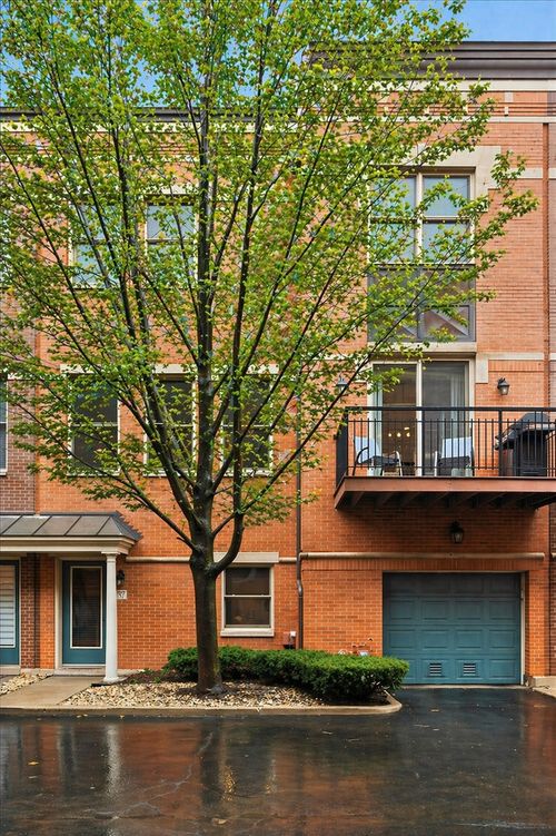 d-1012 S Loomis St, Chicago, IL, 60607-4681 | Card Image