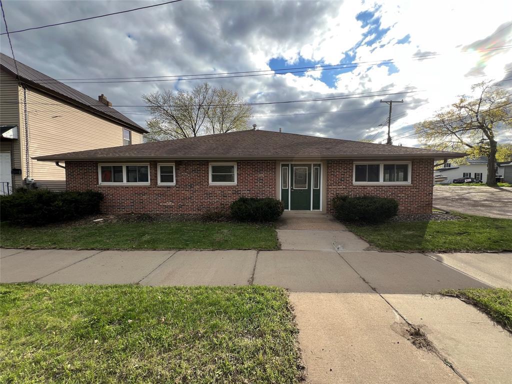 512 Bay St, Chippewa Falls, WI