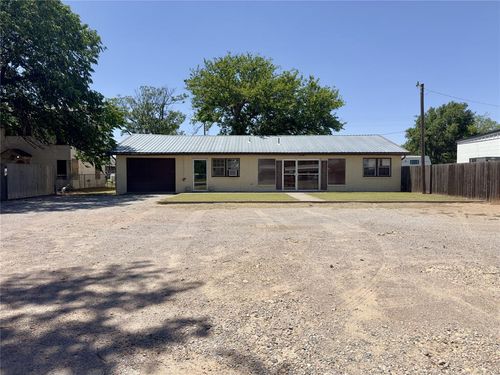 219 N Louis Tittle Ave, Mangum, OK, 73554-4422 | Card Image