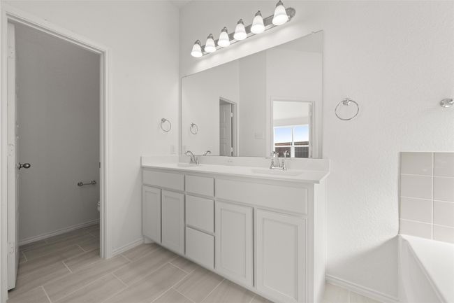 921 Beverly Primary Suite4 | Image 17