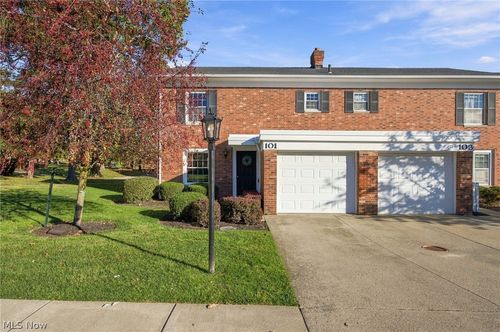 101 Chatham Way, Mayfield Heights, OH, 44124-2015 | Card Image