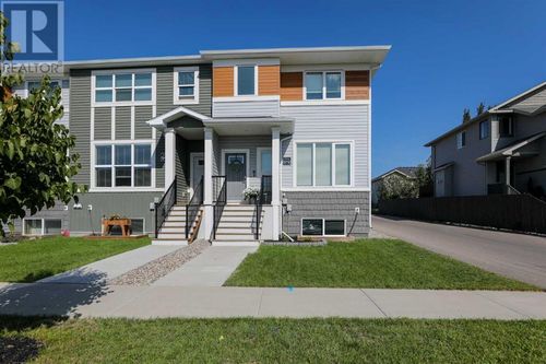 331 Mildred Dobbs Blvd N, Lethbridge, AB, T1H6G7 | Card Image