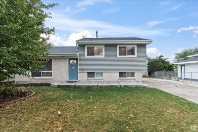 Split level home featuring a front yard | Image 3