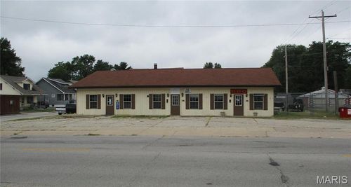 300 Wood River Ave, Wood River, IL, 62095-1963 | Card Image