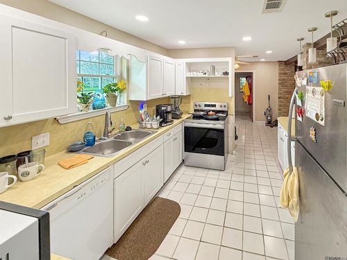 333 Eileen Dr, Baton Rouge, LA, 70815-5011 | Card Image